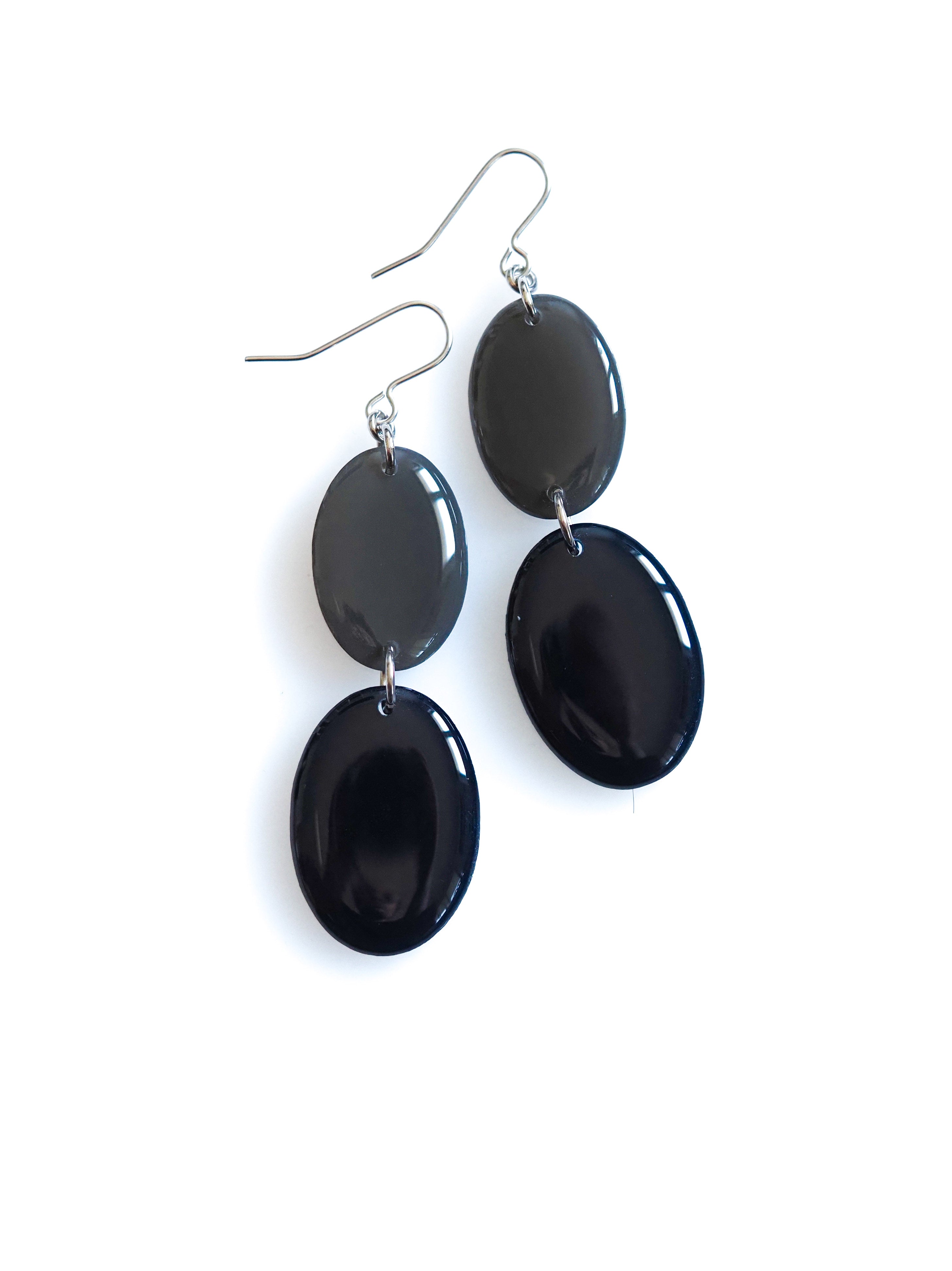 Duet resin drop earrings from the Chroma collection in charcoal grey and ink blue on a white background